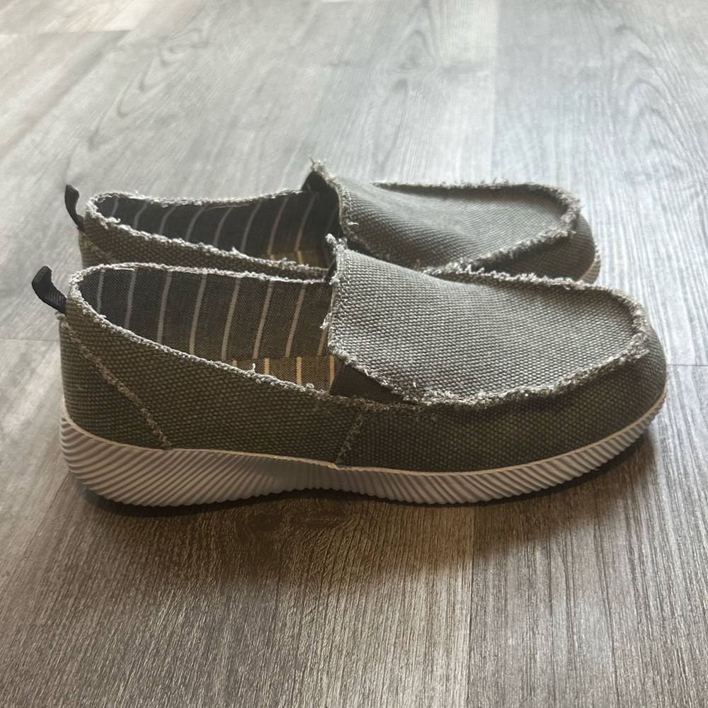 Woman’s Crevo slip on shoes